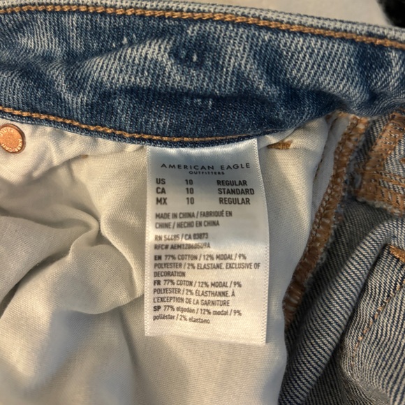 American Eagle Stretch Ripped Mom Jeans - Picture 4 of 4